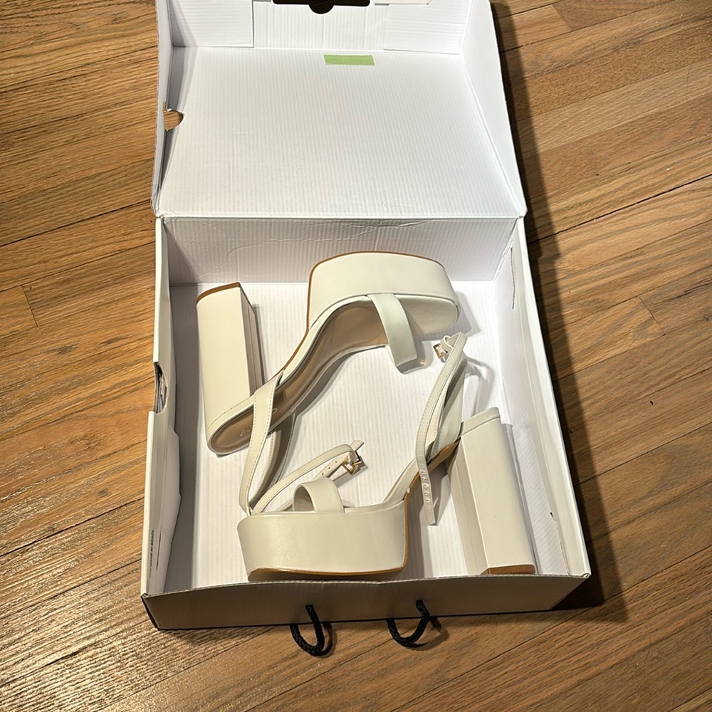 Aldo Matylda white platform heels. Size 7.5. Brand new, never worn